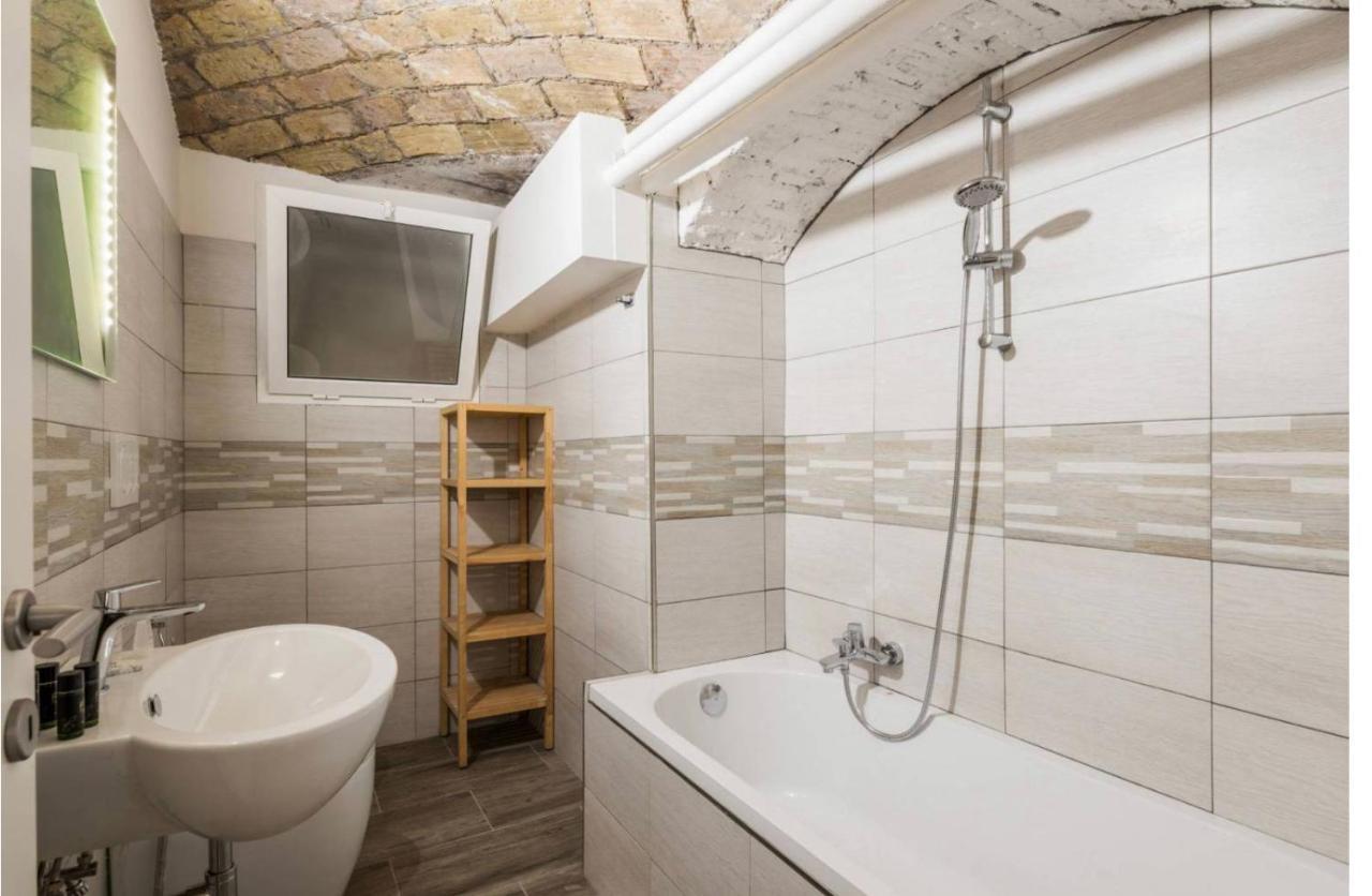 Bed&BikeRome Giulio Cesare Bed & Breakfast Exterior foto