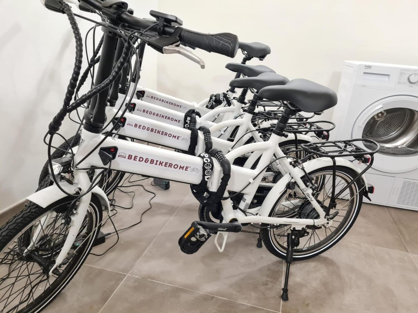 Bed&BikeRome Giulio Cesare Bed & Breakfast Exterior foto