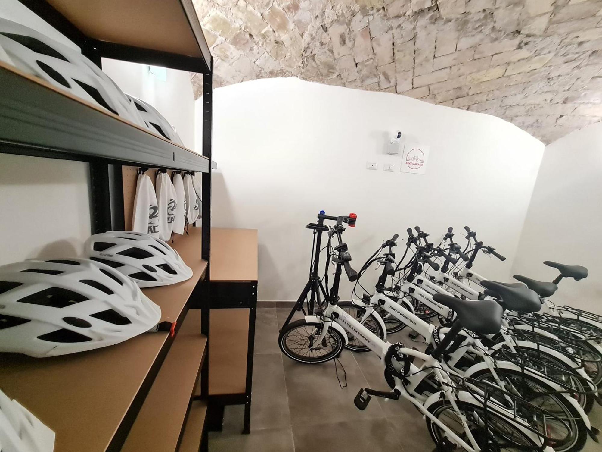 Bed&BikeRome Giulio Cesare Bed & Breakfast Exterior foto